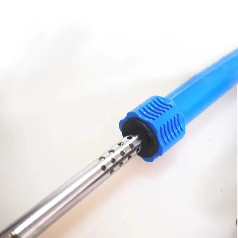 Ferro de solda elétrico de 60W, com uma alça antiderrapante para segurar confortavelmente, a ponta de metal conduz o calor rapidamente e fornece uma aderência de solda segura.  Uma vez conectado, ele aquece instantaneamente e a operação é simples.  É adequado para soldar componentes eletrônicos e reparar placas de circuito, e é uma ferramenta prática para iniciantes em eletrônica e reparos domésticos.  Ele ajuda você a se tornar facilmente um especialista em solda qualificado.