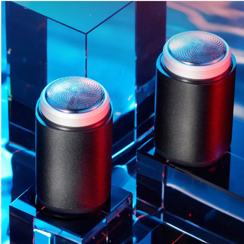 Essa mini navalha é tão pequena e portátil quanto um ovo.  Ele permite que você se barbeie convenientemente a qualquer hora e em qualquer lugar.  A lâmina afiada garante a remoção eficiente dos pelos.  O design anti-gotejamento o torna adequado tanto para condições secas quanto úmidas.  Fácil de limpar e manter, é seguro e confortável.  Ele mantém você sempre fresco e é a escolha ideal para homens quando viajam ou estão em casa!  Isso ajuda você a sempre demonstrar confiança!