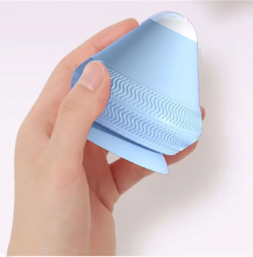 Esta mini bola fascial é um dispositivo portátil para aliviar o estresse: do tamanho da palma da mão e portátil, oferece terapia térmica para aquecer os músculos e dois níveis de vibração para aliviar a rigidez e a tensão.  é amigável para a pele e antiderrapante.  Ele carrega via porta Tipo-C e pode durar 180 dias com carregamento de 2 horas.  Funcionários de escritório e entusiastas de esportes podem usá-la a qualquer momento para aliviar facilmente a tensão em seus corpos.