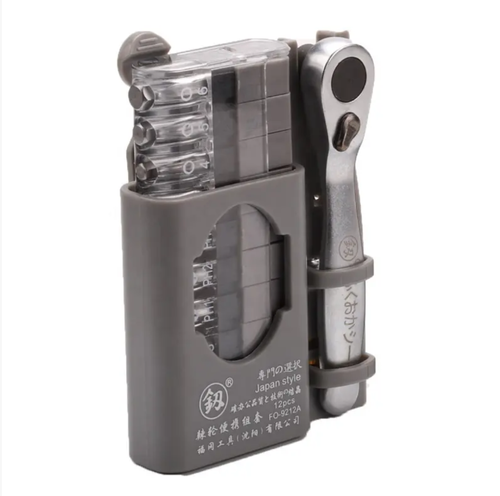 Obra-prima do reparo residencial!Essa chave de fenda de catraca é extremamente útil. A ponta de aço CRV é antiderrapante, disponível nas especificações T6-T40, e pode ser operada com uma mão em ambas as direções, economizando muito esforço.  A caixa de armazenamento de teclas do piano tem uma cabeça de acesso rápido, e as ponteiras especiais podem alcançar até mesmo os lugares de difícil acesso.  Este conjunto pode cuidar de todos os reparos domésticos, e você não precisa chamar um profissional!