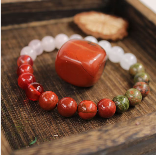 A pulseira natural de pedra olho de tigre não só brilha de beleza, mas também contém energia natural.  Pode estimular os nervos, aumentar a energia e também é dito que aumenta a fertilidade.  É o acessório preferido para quem está se preparando para a gravidez ou buscando a saúde.  Isso adiciona um toque de brilho e esperança à vida.  Se você fizer um pedido hoje, receberá 5 pares de pulseiras naturais de pedra olho de tigre estimulantes para os nervos.