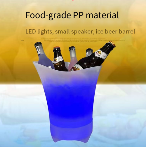 O balde de gelo para alto-falante Bluetooth no estilo de copo de vinho integra um balde de gelo, um alto-falante e uma luz ambiente. É feito de material de qualidade alimentar para manter o gelo congelado. Tem som estéreo 3D com troca de luz vermelha, azul ou colorida. É adequado para acampamentos, encontros e festas em casa. É pequeno, portátil e tem bateria suficiente. Este único dispositivo traz uma atmosfera cheia de alegria e é essencial para festas.