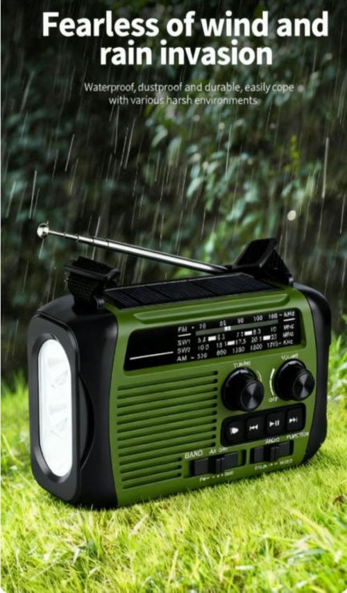 Rádio multifuncional de emergência, suporta recepção de rádio multibanda, equipado com manivela e carregamento de energia solar, bateria de 1800mAh pode alimentar o dispositivo.  Ele também vem com alarme SOS, lanterna de luz forte, resistente à água e resistente a choques.  Ele pode ser usado como um dispositivo de áudio na vida diária e serve como uma estação de apoio à sobrevivência em emergências.  É um must-have para situações de emergência domésticas e externas.