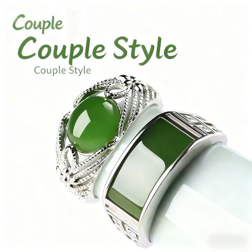 Este conjunto de anéis de casal Huatianyue, o modelo de jade de tinta, é profundo e poderoso, o modelo de jade verde é suave e elegante.  O anel feminino é claro e transparente, mostrando uma cor branca, e a combinação dos estilos masculino e feminino é extremamente harmoniosa.  O huatianyue é fresco e úmido, com uma textura de alta qualidade.  Se você fizer um pedido hoje, receberá 6 peças: 2 modelos masculinos negros + 2 pares de anéis verdes combinando.