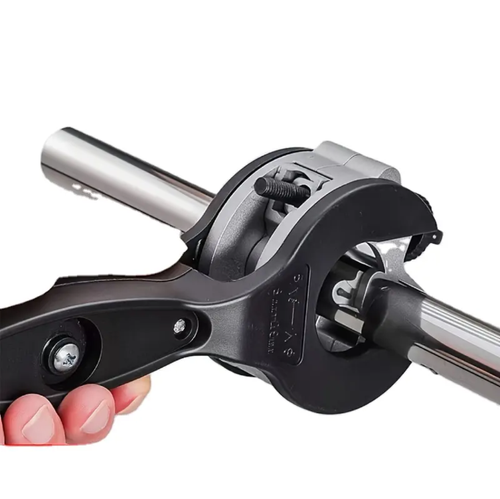 Cortador de tubos de catraca: Liga forjada, equipada com lâmina de aço de liga reforçada, faixa ajustável de 8 mm a 29 mm, cabeça de lâmina telescópica + operação de catraca, capaz de cortar facilmente vários tubos, como cobre, latão e alumínio, é uma ferramenta eficiente e precisa para operações de tubos.