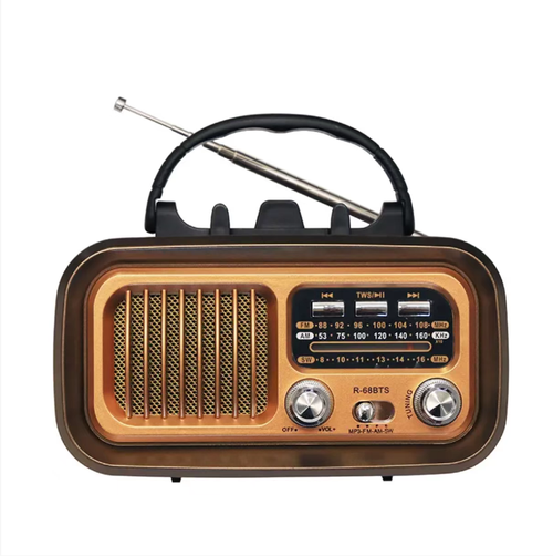 Este rádio de emergência multibanda solar tem uma aparência retrô de madeira.  Ele suporta conexão Bluetooth de dispositivo duplo para criar um som estéreo.  Oferece recepção de rádio de banda completa + energia solar, manivela, fonte de alimentação USB para três tipos de fontes de energia.  Em situações de emergência, pode receber avisos.  no uso diário, pode ser usado como um alto-falante Bluetooth.  É pequeno e portátil, e é um equipamento de áudio que combina aparência e praticidade!