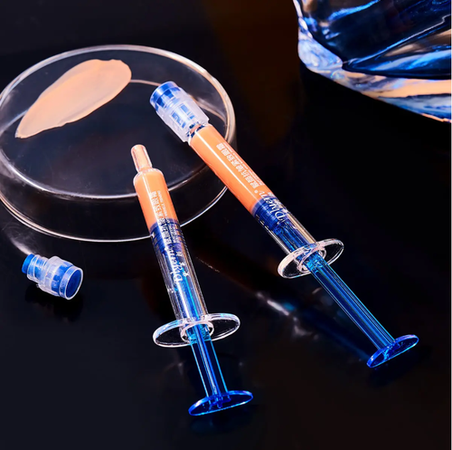 O creme anti-rugas para os olhos em tubo é extremamente eficaz!  Contém ingredientes conservantes, é leve e transparente sem causar acne, e pode reduzir rugas e firmar a área dos olhos.  Use de manhã e à noite, e as rugas dos olhos serão menores e o formato dos olhos ficará mais relaxado.  Ele vem em uma embalagem individual para facilitar a portabilidade.  Isso mantém a região dos olhos mais jovem.  Faça o pedido hoje e você receberá 5 tubos.