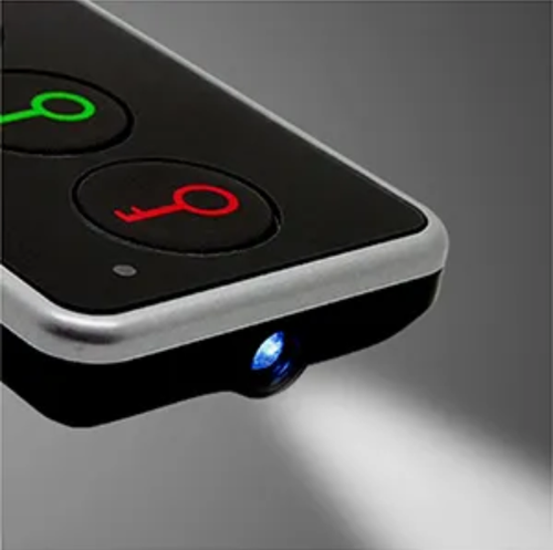 Dispositivo Anti-Drop de Um a Quatro, Quando os adesivos correspondentes são pressionados, um som de bipe será ocorrido.  Ele pode rastrear até 15-30 metros de distância.  Ele possui funções de busca para frente e para trás.  Idosos e crianças podem usá-lo em segundos.  Ele pode ser preso, pendurado ou preso de várias maneiras.  Trocar a bateria é conveniente.  Diga adeus à frustração de buscar.  Esse é um item indispensável para evitar perdas em casa ou ao sair!