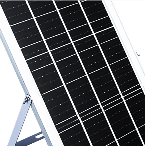 290 Energia Solar Grande Luminária Externa.  Alimentado por energia solar, sem necessidade de fiação.  IP65 à prova d'água.  Controle remoto para escurecimento e temporização.  Armazena eletricidade durante o dia e acende à noite, iluminando todos os cantos do jardim.  É uma escolha estética de iluminação ideal para economia de energia para jardins de vilas, fazendas e outros ambientes.