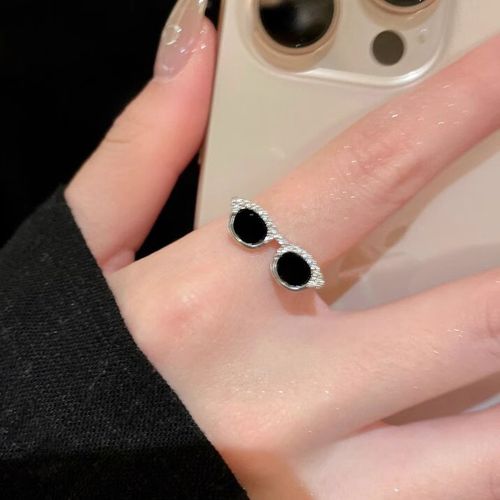 Creative Sunglasses Ring