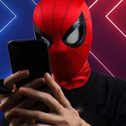 The eyes of Spider-Man's headpiece can move