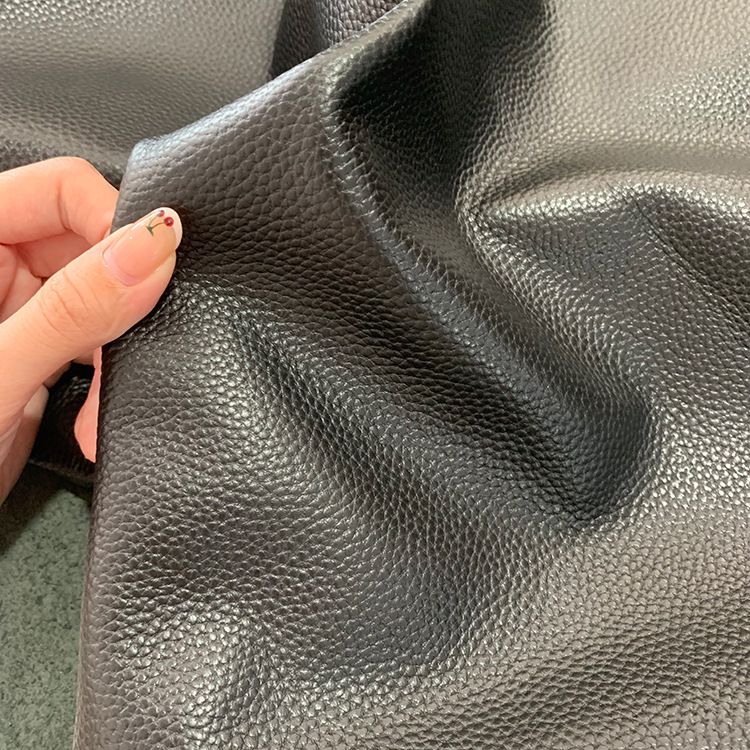 The first layer of cowhide pressure 7 lychee pattern can be used to make leather belts, bags, shoes, handmade leather leather leather