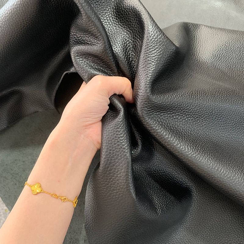 The first layer of cowhide pressure 7 lychee pattern can be used to make leather belts, bags, shoes, handmade leather leather leather