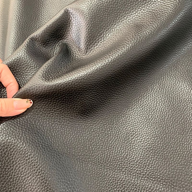 The first layer of cowhide pressure 7 lychee pattern can be used to make leather belts, bags, shoes, handmade leather leather leather