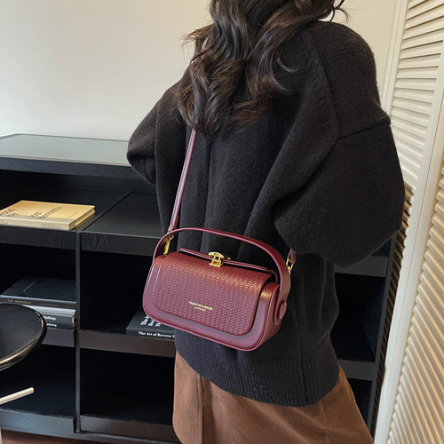 2025 New Texture Light Luxury Women's Handheld Box Bag Fashionable and Versatile Single Shoulder Crossbody Bag