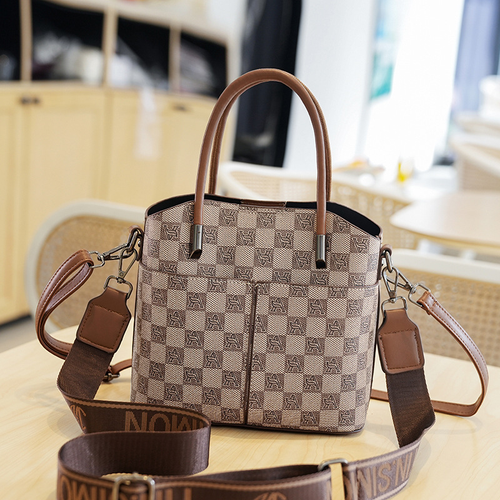 Fashionable Light Luxury Handbag 2025 New Temperament Bucket Bag Popular Versatile Shoulder Crossbody Bag Handbag