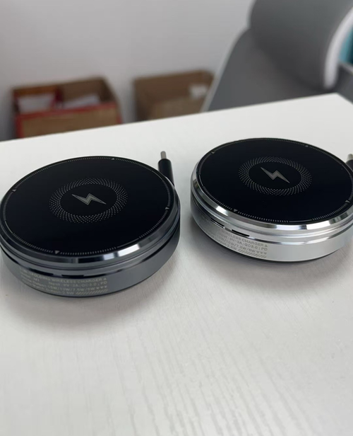 Metal Zinc Alloy Portable Three-in-one Telescopic Line Magnetic Wireless Charging Phone Watch and Earphone Stand