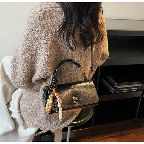 2026New Flap Bag with Shoulder and Crossbody Straps a Lock and Chain Square Design Crossbody Bags for Commuting