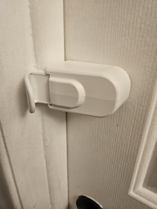 Child safety locks prevent babies from opening doors, protect doors from being touched, and prevent latches from being opened.