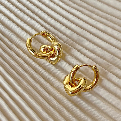 Internet Celebrity Sweet, Exquisite, Fashionable Heart Ear Buckle, Two Wearing Titanium Steel Earrings