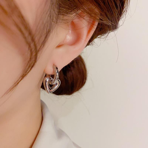 Internet Celebrity Sweet, Exquisite, Fashionable Heart Ear Buckle, Two Wearing Titanium Steel Earrings