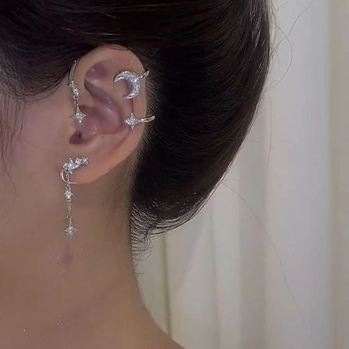 Star and Moon earrings without ear holes that can be worn. Star and Moon shining with tiny zirconia stones. Star and Moon girl.