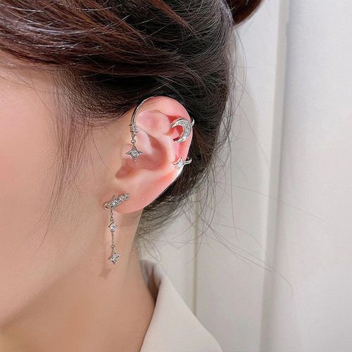 Star and Moon earrings without ear holes that can be worn. Star and Moon shining with tiny zirconia stones. Star and Moon girl.
