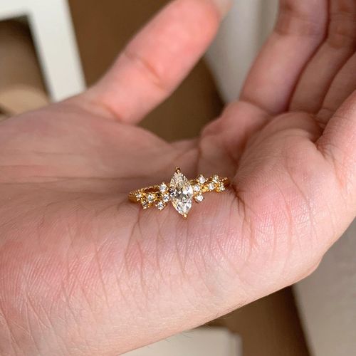 Light Luxury High-End Marquise Cut Lab-Grown Diamond Ring Gold Band with Accent Diamonds Finger-Lengthening & Versatile Elegant Ring