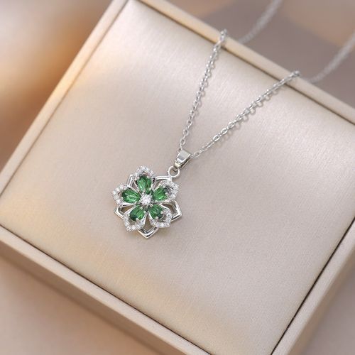 Rotating Four Leaf Clover Necklace for Women Light Luxury Green Zircon Flower Pendant Dainty Clavicle Chain with Micro Paved Cubic Zirconia Trendy Minimalist Jewelry