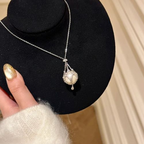 New Arrival TikTok Hit Pearl Necklace | Metal Mesh & Crystal Woven Net Pearl Choker for Sweaters, Random Colors