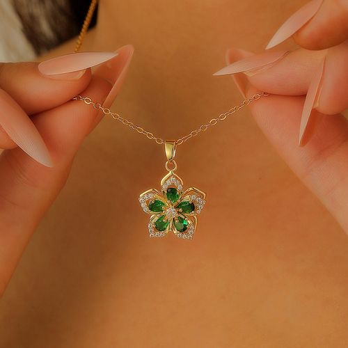 Rotating Four Leaf Clover Necklace for Women Light Luxury Green Zircon Flower Pendant Dainty Clavicle Chain with Micro Paved Cubic Zirconia Trendy Minimalist Jewelry