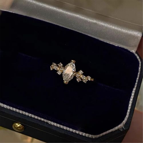 Light Luxury High-End Marquise Cut Lab-Grown Diamond Ring Gold Band with Accent Diamonds Finger-Lengthening & Versatile Elegant Ring