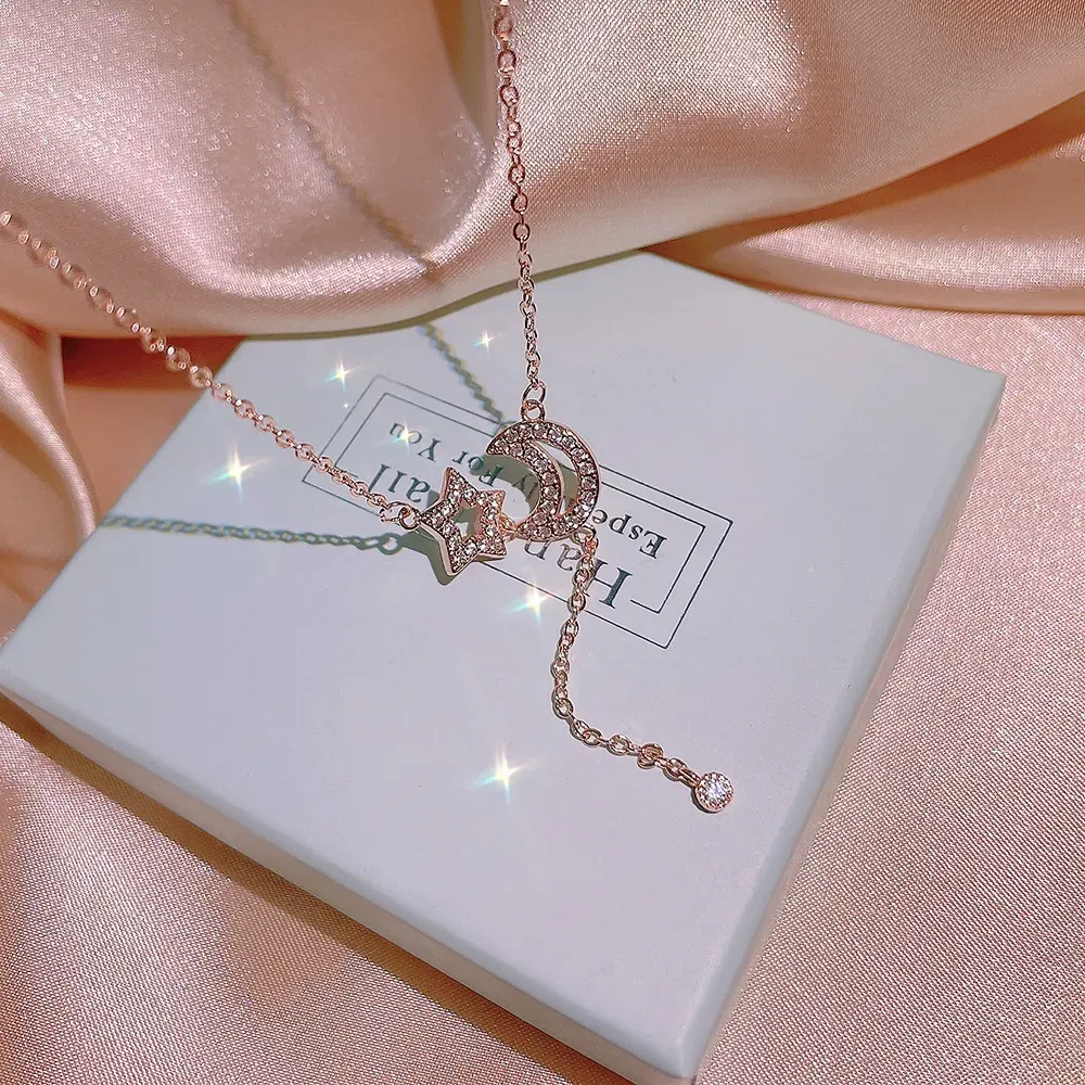 Trendy OL Style Short Moon & Star Necklace for Women - Light Luxury Singapore-Inspired Collar Chain, Versatile Elegant Star Moon Pendant Jewelry for Office & Daily Wear