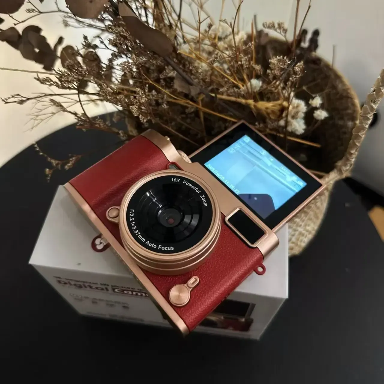 Flip-Screen CCD Camera, Entry-Level Student Pocket Camera with Memory Card, Portable Selfie Digital Camera for Teenagers and Back-to-School Season