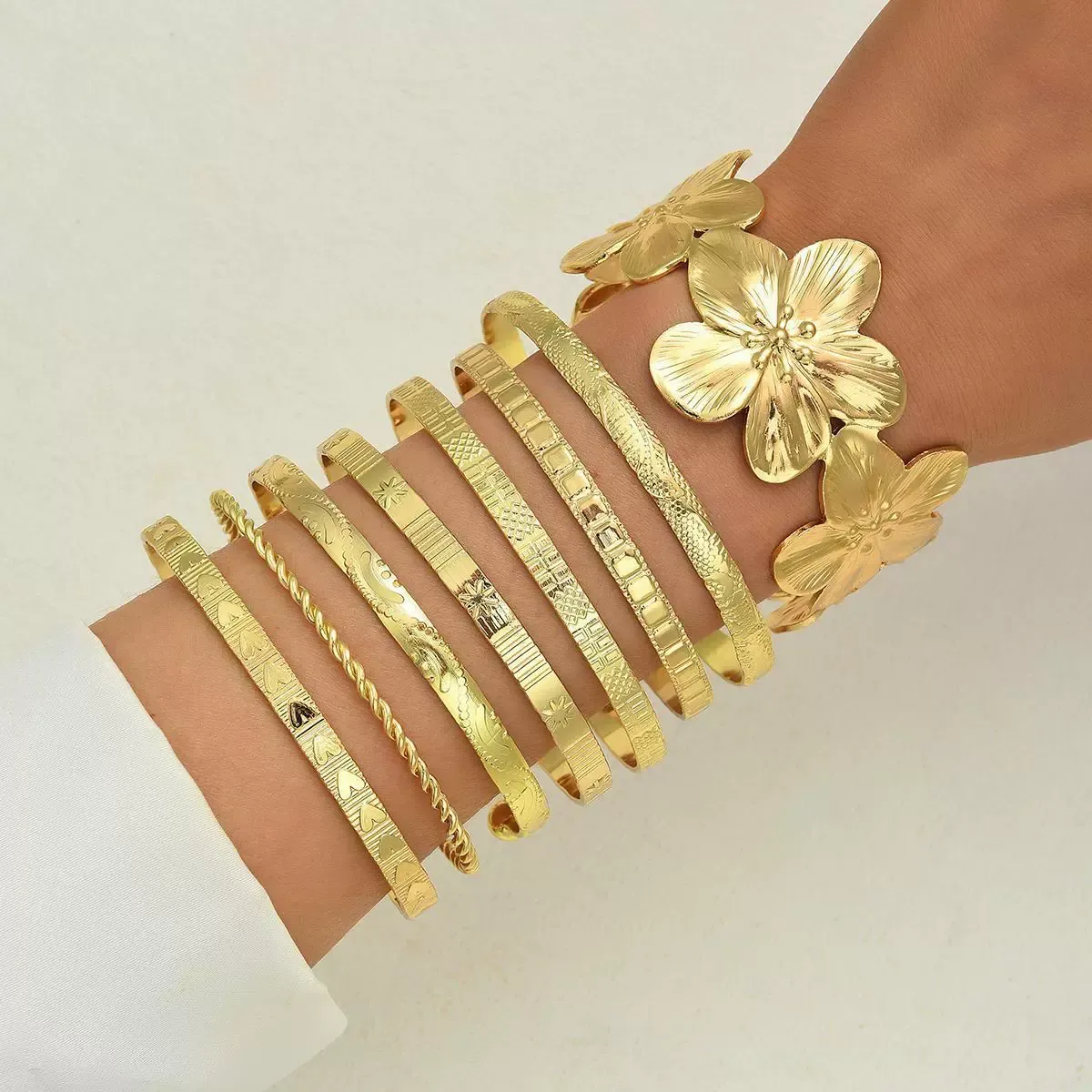 8 Pieces Hollow Floral and Bangle, Trendy Stack Bangle, Flower Design Bracelet, Bangle Bracelet Set, Elegant Women's Jewelry for All Seasons