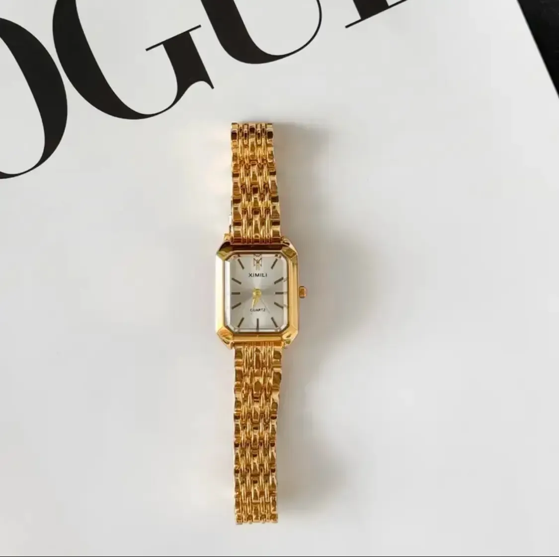 A luxurious and stylish quartz watch for women, featuring simple square markers, a gold-plated case, and a business-like design—perfect as a gift for her.