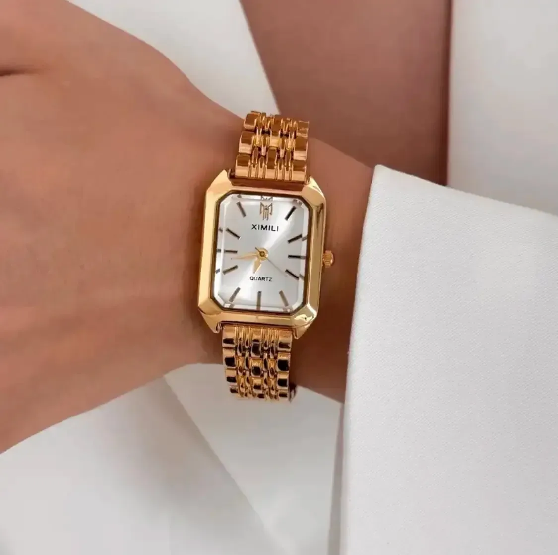 A luxurious and stylish quartz watch for women, featuring simple square markers, a gold-plated case, and a business-like design—perfect as a gift for her.