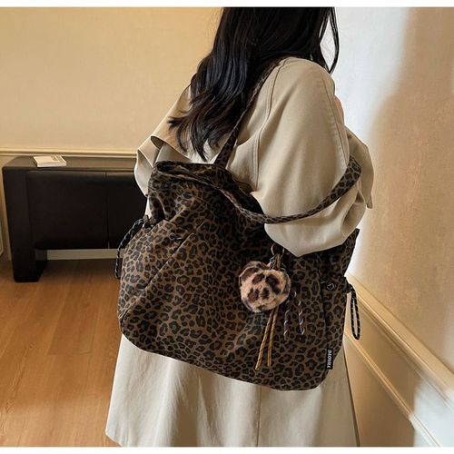 Leopard-Print Plush Bag Charm Tote — Large-Capacity, Stylish Tote Bag (Versatile for Commuting & Daily Use) — Shoulder & Crossbody Design (Includes Bag Charm)