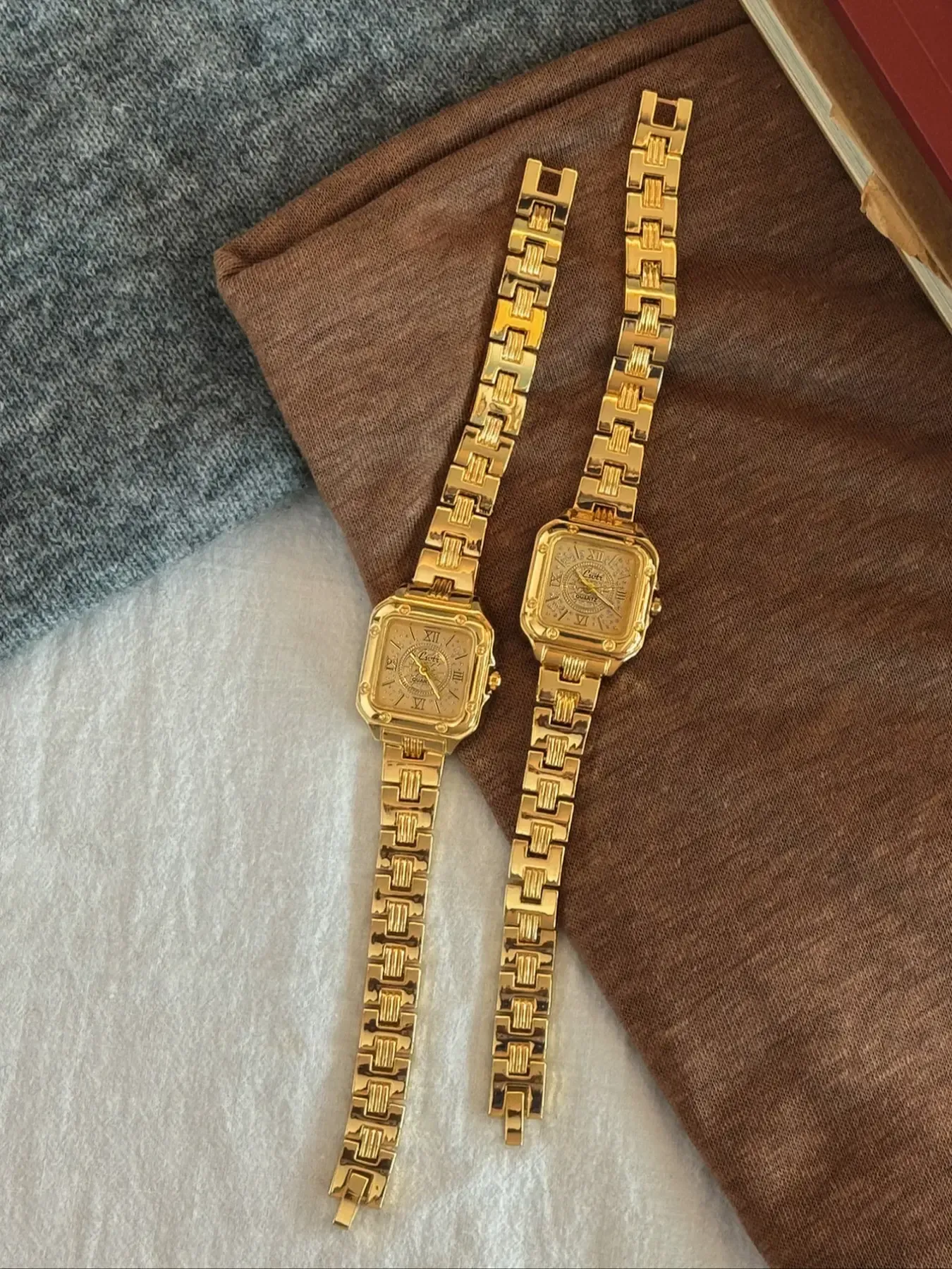 New gold square dial ladies watch, elegant and simple casual style, Roman scale dial, fashionable personality, 30 meters waterproof and durable ladies quartz watch, suitable for daily life and going out parties, Modern Fashionable Wristwatch