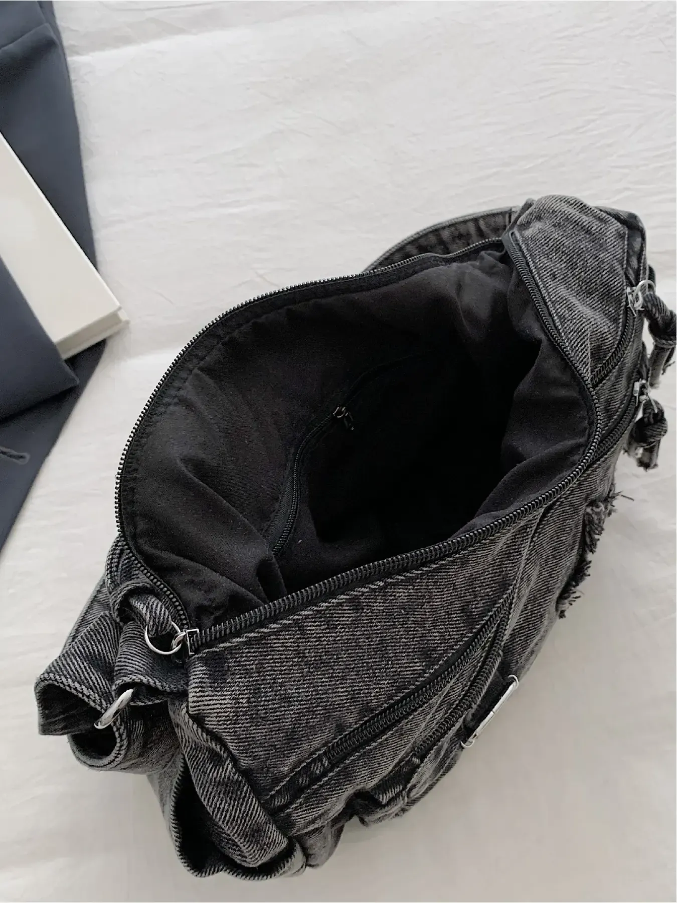 Casual and fashionable multi pocket star pattern design bag Embellished Shoulder Bag can be worn on one shoulder or diagonally