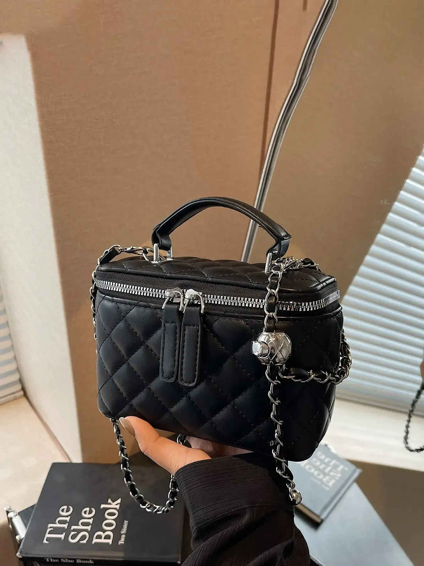 Women's Fashion Quilted Chain Decorated Handbag, Casual Versatile Chic Chain Crossbody Bag for Daily Commuting, Trendy All-match Commuter Bag for Work
