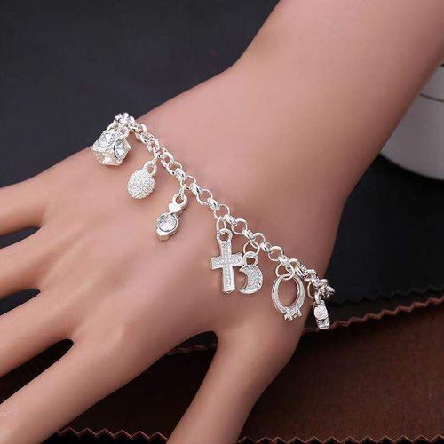 An elegant 925 sterling silver bracelet featuring a heart-shaped key pendant and adorned with 13 exquisite mini-charms, exuding a charming Bohemian style. Boasting a radiant silver luster and meticulous craftsmanship, this fashionable accessory makes an ideal gift for a wife or girlfriend—perfect for birthdays or any special occasion—and serves as a striking, personalized statement piece. (Box not included.)
