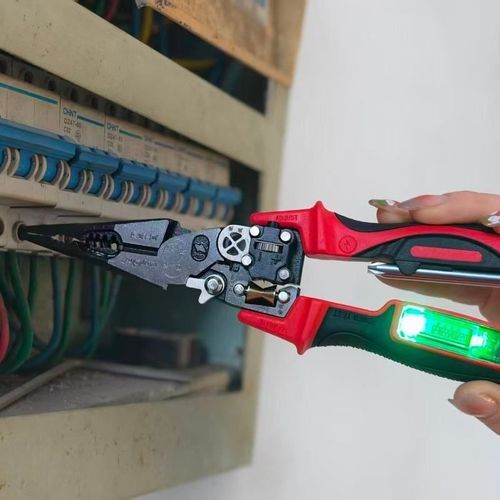 Electrician's pliers
