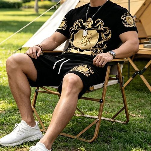 Ensemble t-shirt et short pour homme avec motif blason doré