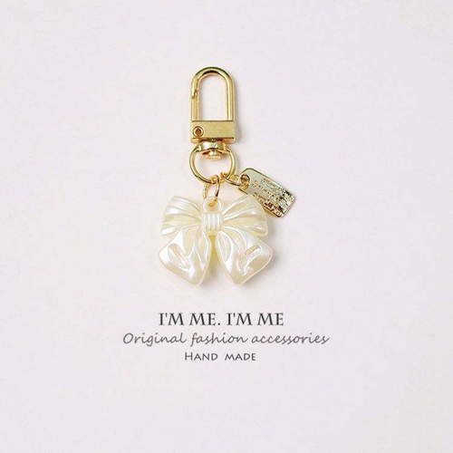 Wholesale Vintage Pearl Keychains Elegant Roses Bow Pearl Keyring for Women Girls Handbag Headphone Case Accessories