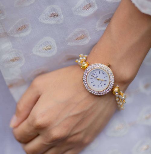 Royal Women's Traditional Pearl Beaded Wrist Watch Luxurious Quartz Timepiece With Beaded Pearls Dial Wrist Watch For Women