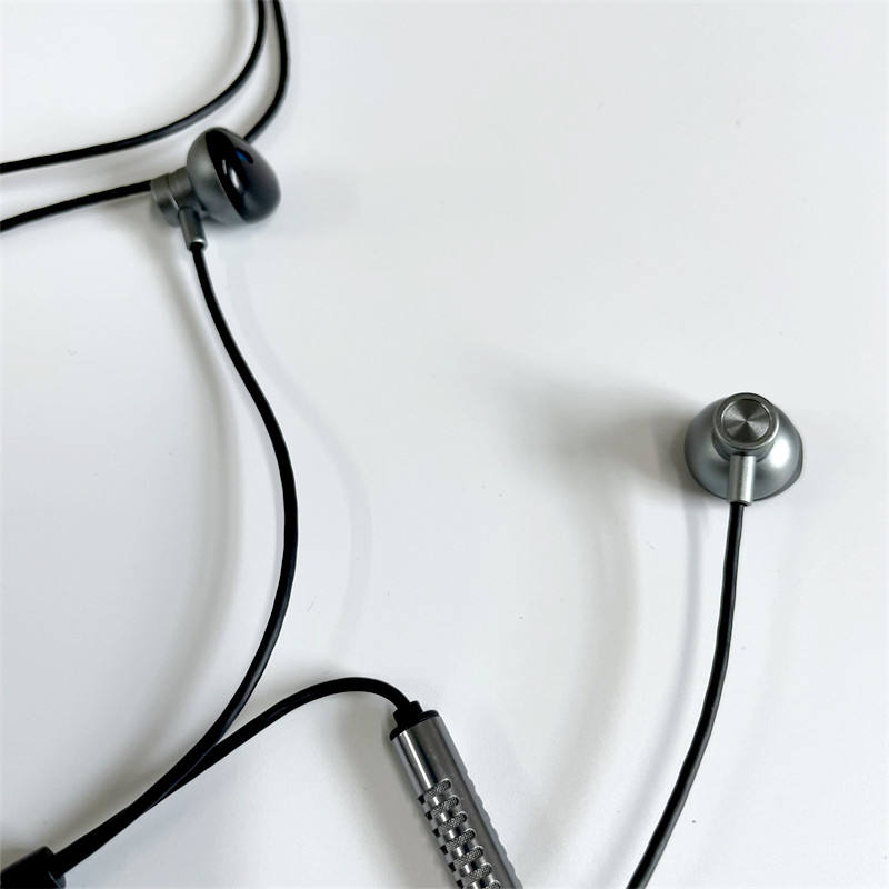 Portable Wired Headphones Noise Cancelling in Ear Waterproof Sports Band Microphone Wired Earphone