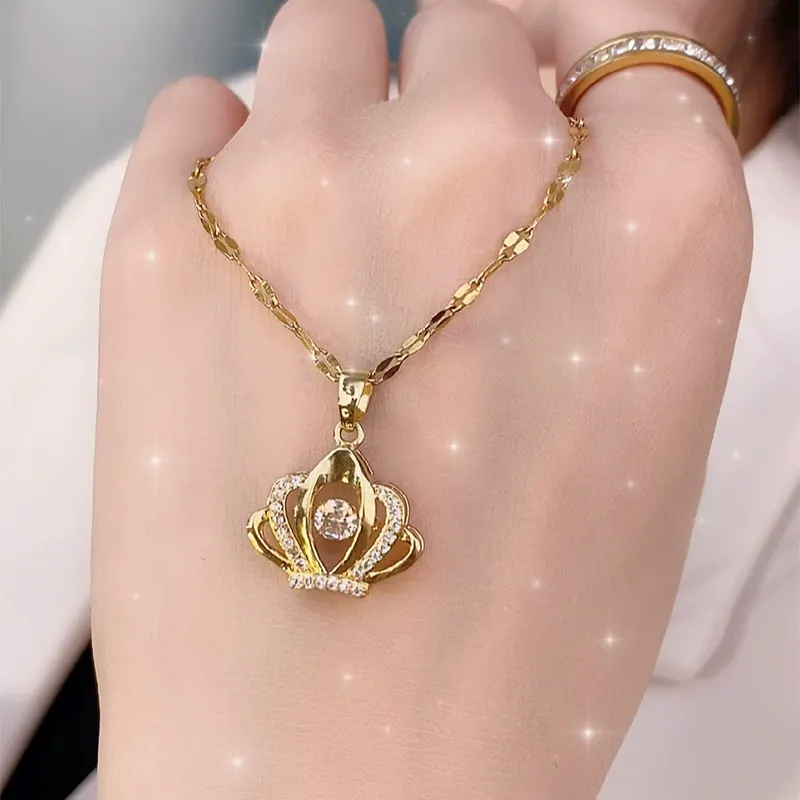 Crown necklace, trendy and elegant clavicle chain for women.