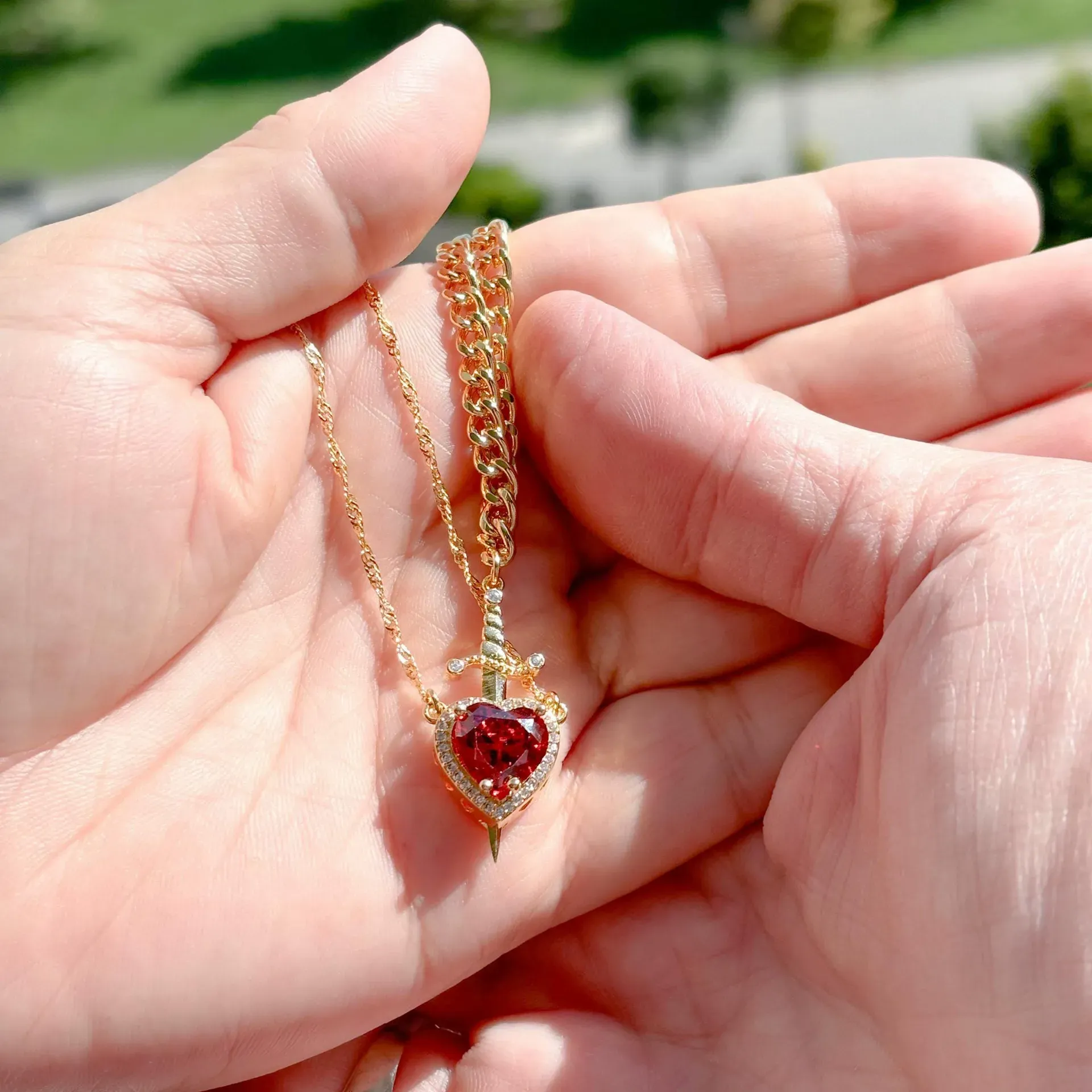 New creative heart-piercing couple pendant set with love dagger and diamond clavicle necklace