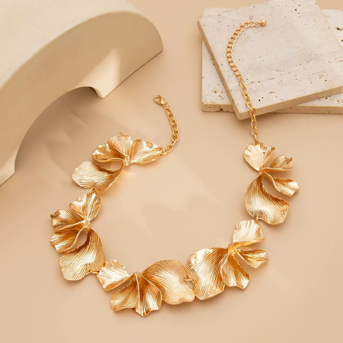 Irregular pleated petal necklace Fashion ins style metal alloy flower necklace